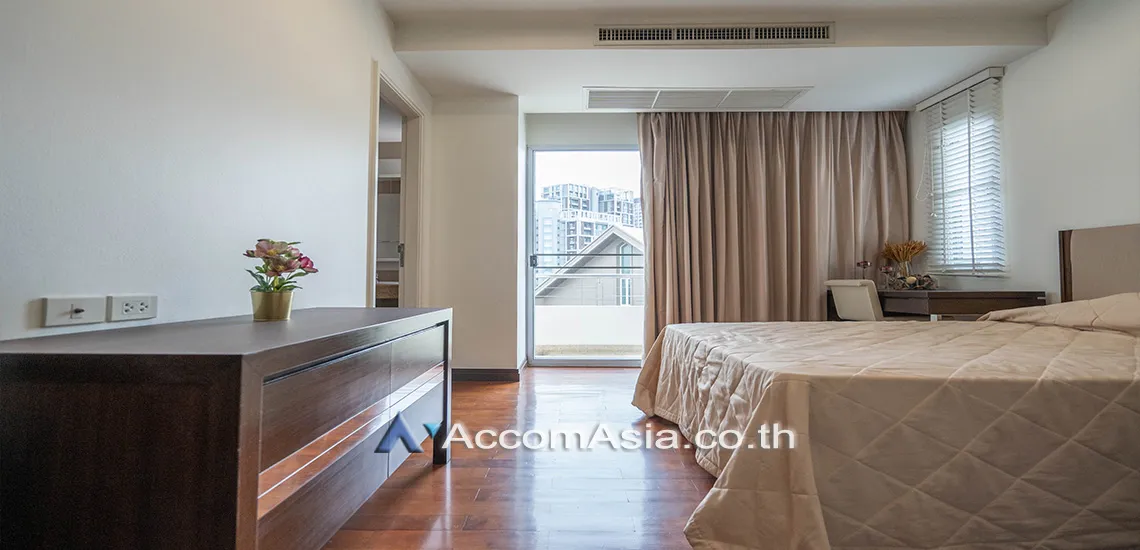 8  3 br Apartment for rent and sale in Sukhumvit ,Bangkok BTS Ekkamai at Low-rise Apartment, Only 1,000m to BTS AA28172