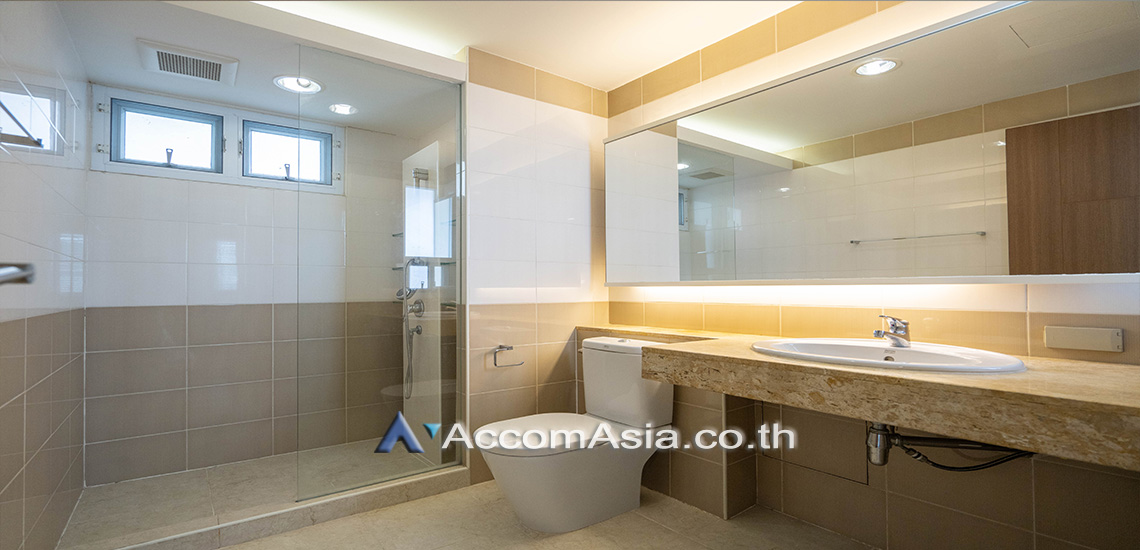 10  3 br Apartment for rent and sale in Sukhumvit ,Bangkok BTS Ekkamai at Low-rise Apartment, Only 1,000m to BTS AA28172