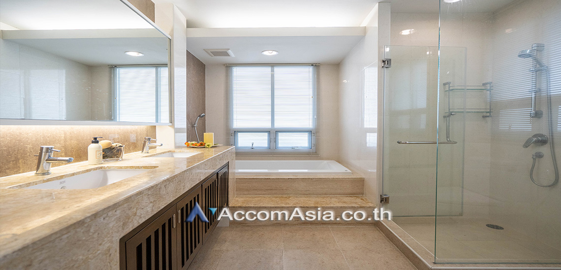 11  3 br Apartment for rent and sale in Sukhumvit ,Bangkok BTS Ekkamai at Low-rise Apartment, Only 1,000m to BTS AA28172