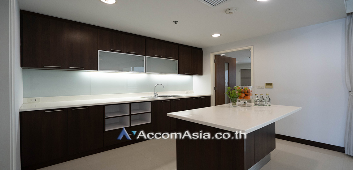 4  3 br Apartment for rent and sale in Sukhumvit ,Bangkok BTS Ekkamai at Low-rise Apartment, Only 1,000m to BTS AA28172
