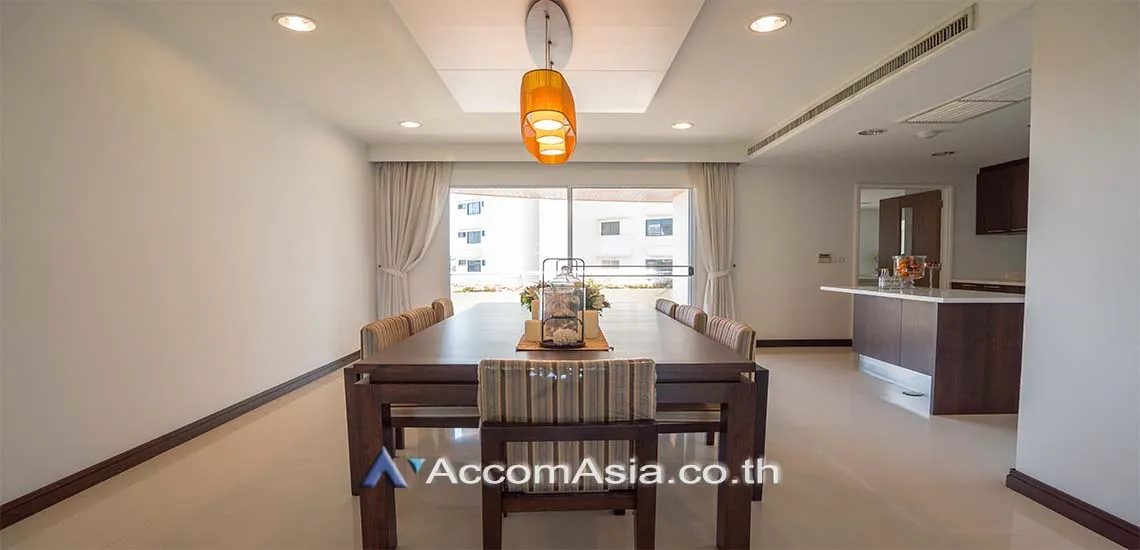 unit 3 Bedrooms  Apartment For Rent in Sukhumvit, Bangkok  near BTS Ekkamai (AA28173)