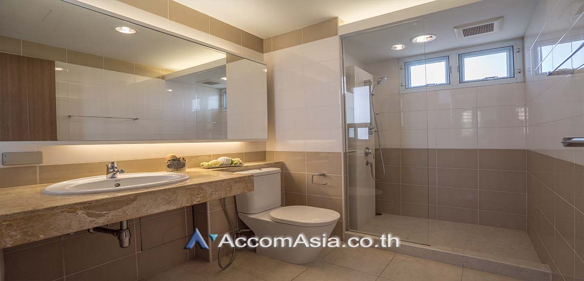 9  3 br Apartment For Rent in Sukhumvit ,Bangkok BTS Ekkamai at Low-rise Apartment, Only 1,000m to BTS AA28173