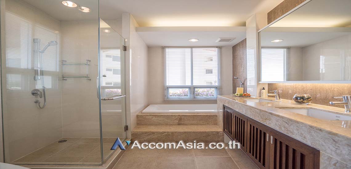 10  3 br Apartment For Rent in Sukhumvit ,Bangkok BTS Ekkamai at Low-rise Apartment, Only 1,000m to BTS AA28173