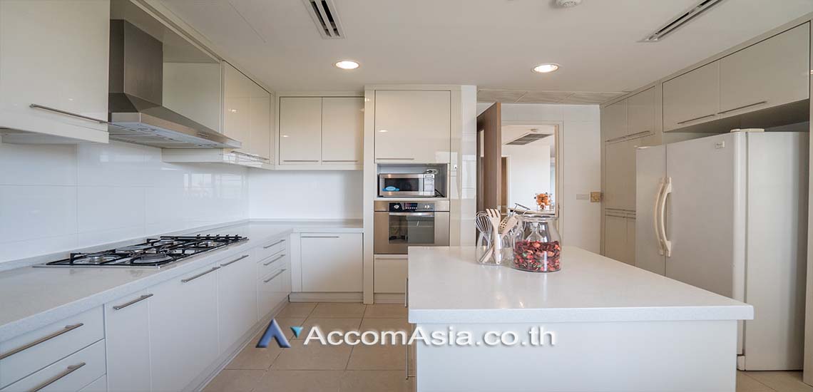 4  3 br Apartment For Rent in Sukhumvit ,Bangkok BTS Ekkamai at Low-rise Apartment, Only 1,000m to BTS AA28173