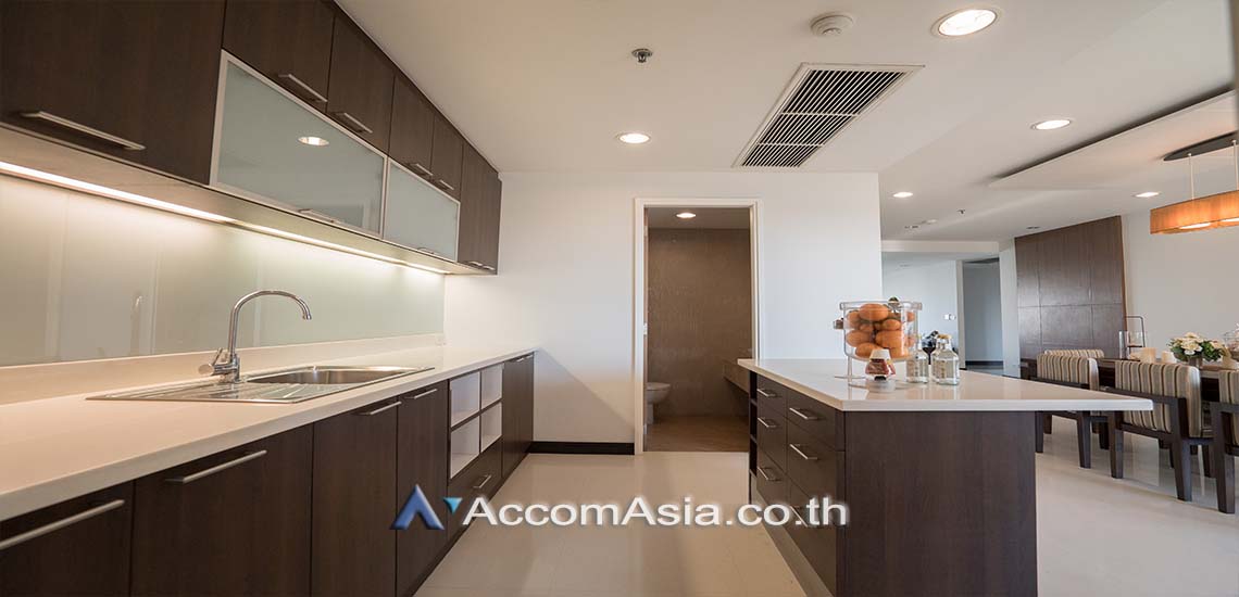  1  3 br Apartment For Rent in Sukhumvit ,Bangkok BTS Ekkamai at Low-rise Apartment, Only 1,000m to BTS AA28173