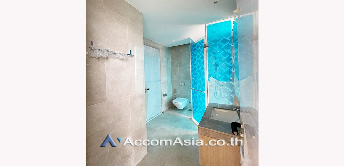 21  3 br Condominium For Sale in Charoen Nakhon ,Bangkok BTS Krung Thon Buri at Magnolias Waterfront Residences AA28177