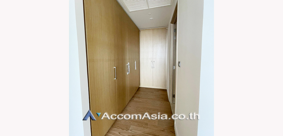 17  3 br Condominium For Sale in Charoen Nakhon ,Bangkok BTS Krung Thon Buri at Magnolias Waterfront Residences AA28178