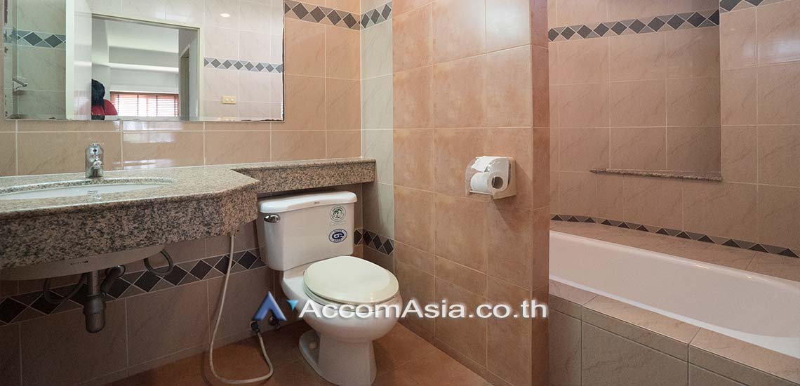 7  2 br Apartment For Rent in Sathorn ,Bangkok BTS Chong Nonsi at Low Rised Building AA28265
