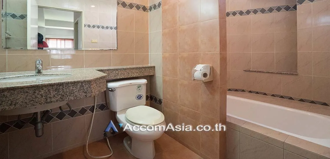 7  2 br Apartment for rent and sale in Sathorn ,Bangkok BTS Chong Nonsi at Low Rised Building AA28265