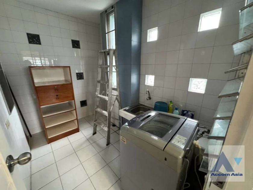 11  2 br Apartment For Rent in Sathorn ,Bangkok BTS Chong Nonsi at Low Rised Building AA28265
