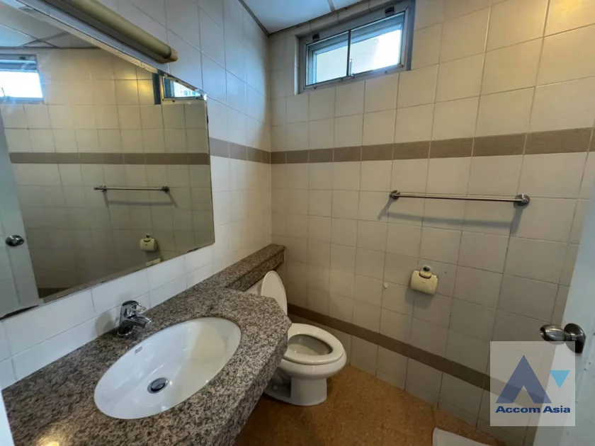 22  2 br Apartment For Rent in Sathorn ,Bangkok BTS Chong Nonsi at Low Rised Building AA28265