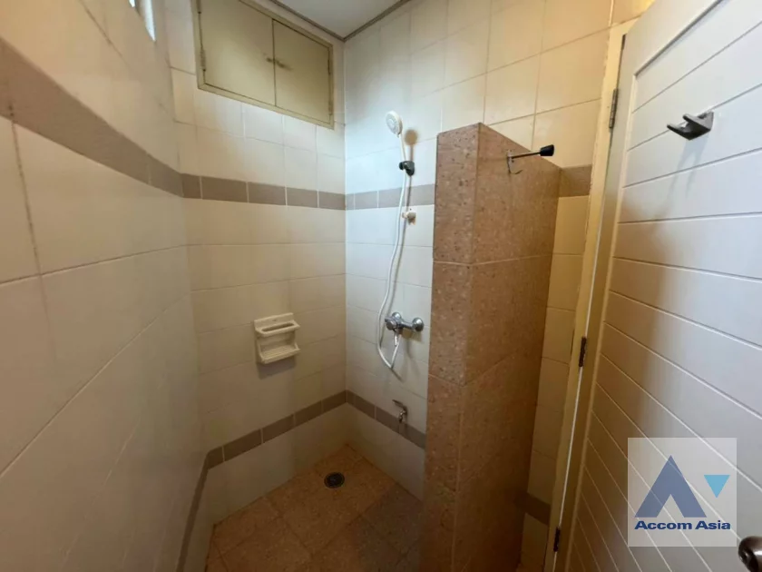 24  2 br Apartment For Rent in Sathorn ,Bangkok BTS Chong Nonsi at Low Rised Building AA28265