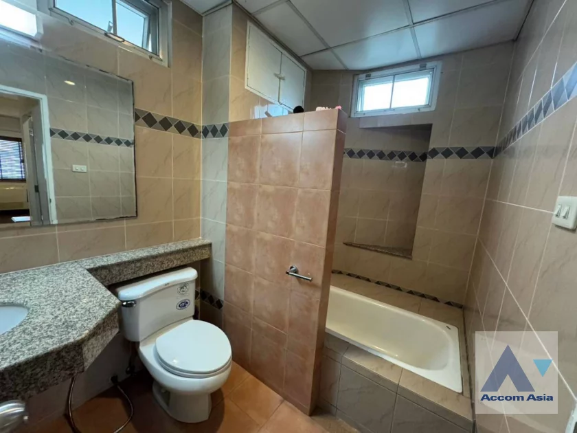 23  2 br Apartment For Rent in Sathorn ,Bangkok BTS Chong Nonsi at Low Rised Building AA28265