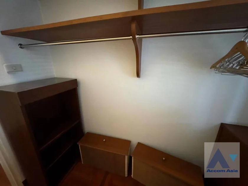 21  2 br Apartment For Rent in Sathorn ,Bangkok BTS Chong Nonsi at Low Rised Building AA28265