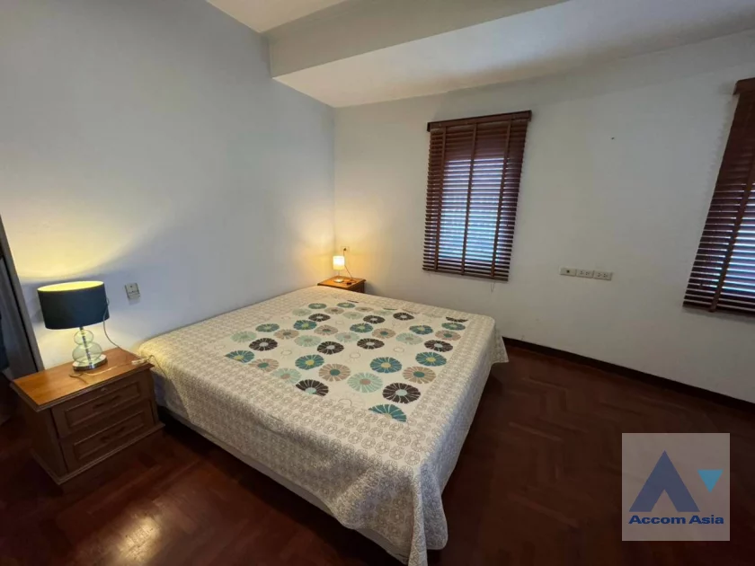16  2 br Apartment For Rent in Sathorn ,Bangkok BTS Chong Nonsi at Low Rised Building AA28265