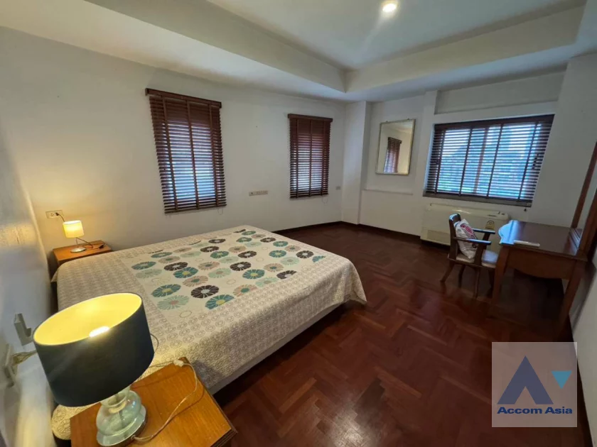 17  2 br Apartment For Rent in Sathorn ,Bangkok BTS Chong Nonsi at Low Rised Building AA28265