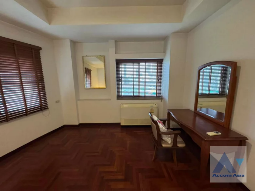 18  2 br Apartment For Rent in Sathorn ,Bangkok BTS Chong Nonsi at Low Rised Building AA28265