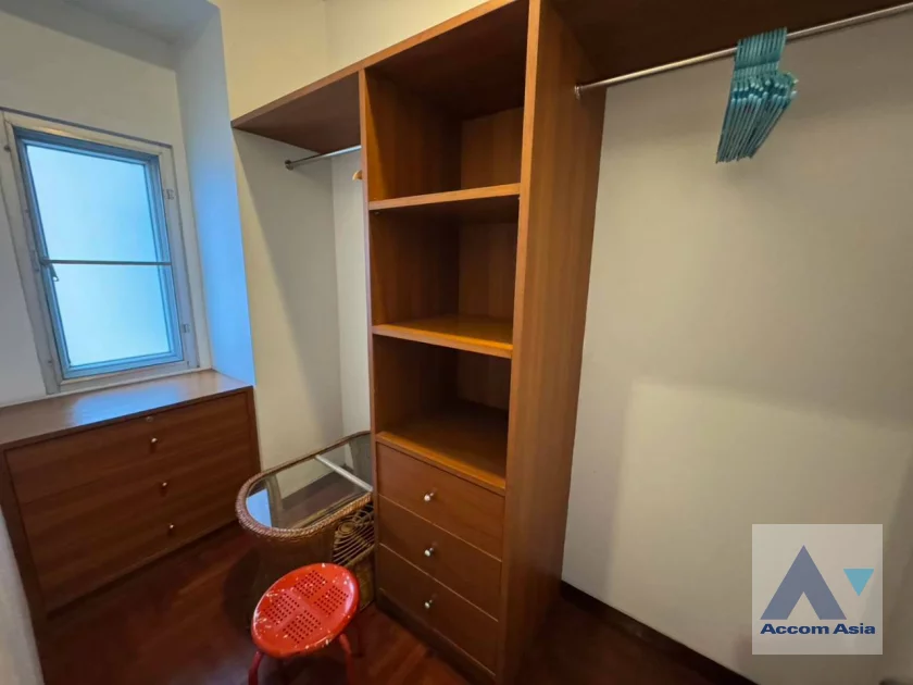 19  2 br Apartment For Rent in Sathorn ,Bangkok BTS Chong Nonsi at Low Rised Building AA28265
