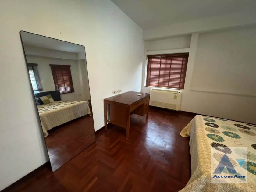 14  2 br Apartment For Rent in Sathorn ,Bangkok BTS Chong Nonsi at Low Rised Building AA28265