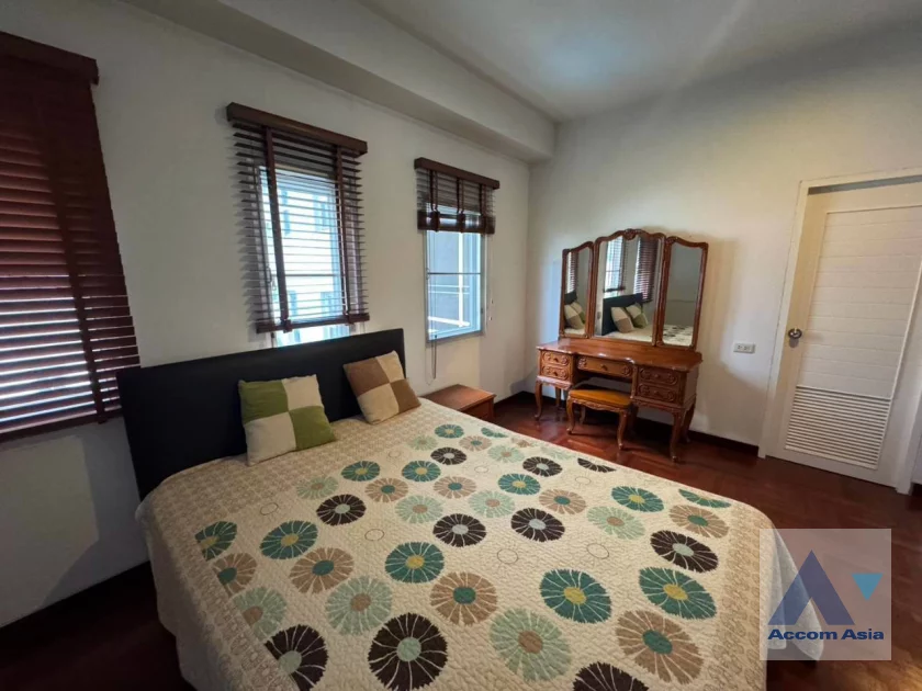15  2 br Apartment For Rent in Sathorn ,Bangkok BTS Chong Nonsi at Low Rised Building AA28265