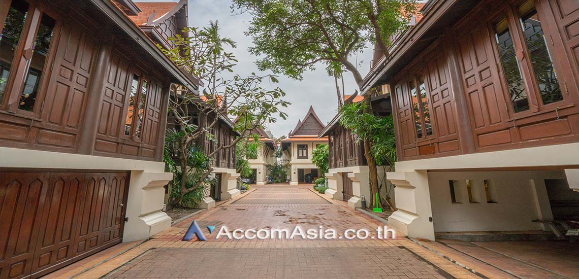  1  3 br House for rent and sale in Sukhumvit ,Bangkok BTS Ekkamai at The classical charming AA28268