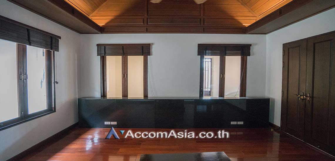 10  3 br House for rent and sale in Sukhumvit ,Bangkok BTS Ekkamai at The classical charming AA28268