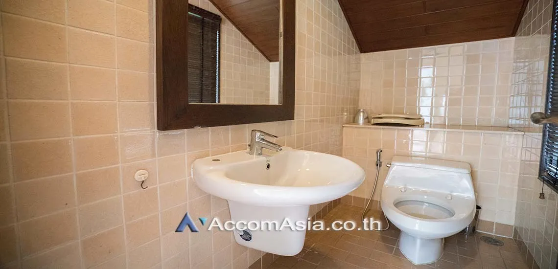 15  3 br House for rent and sale in Sukhumvit ,Bangkok BTS Ekkamai at The classical charming AA28268