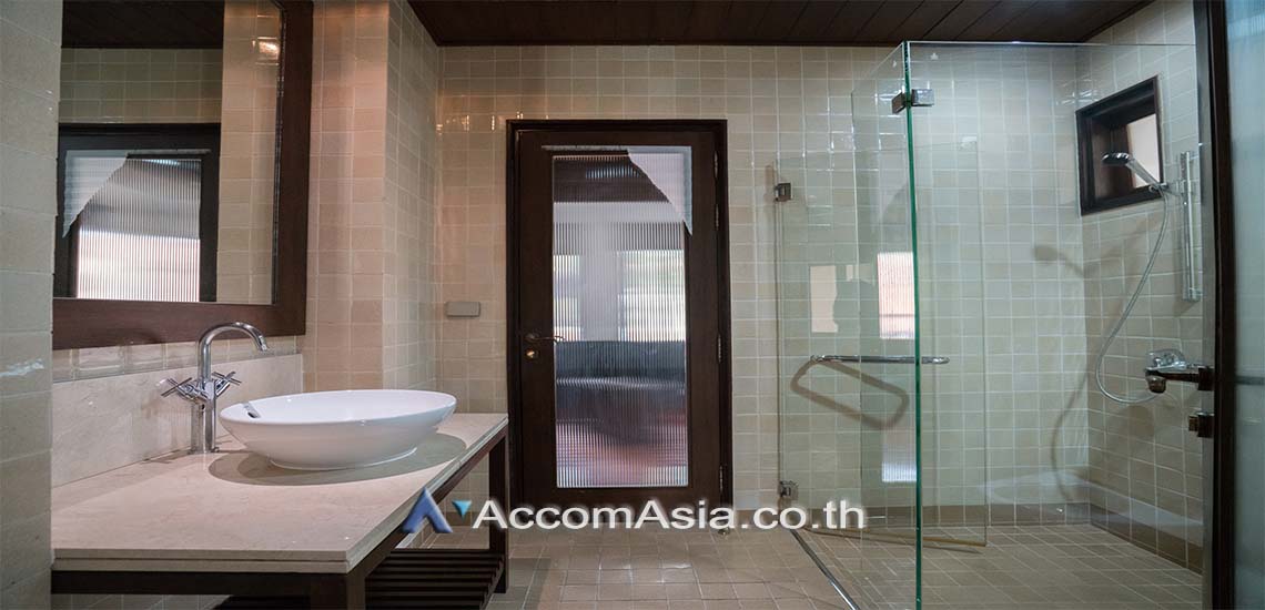 16  3 br House for rent and sale in Sukhumvit ,Bangkok BTS Ekkamai at The classical charming AA28268