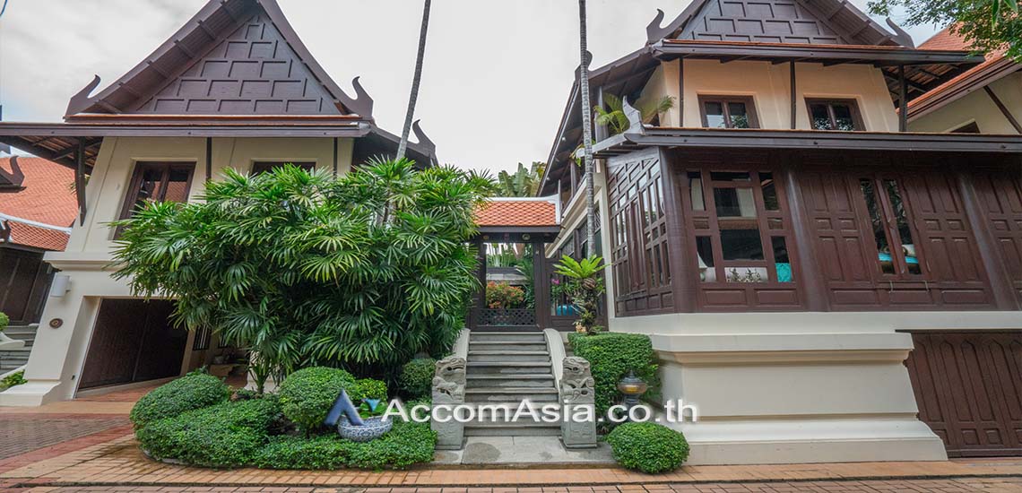 4  3 br House for rent and sale in Sukhumvit ,Bangkok BTS Ekkamai at The classical charming AA28268