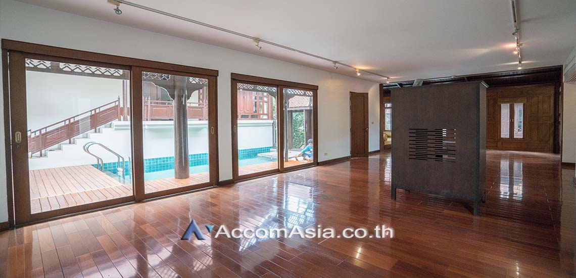 5  3 br House for rent and sale in Sukhumvit ,Bangkok BTS Ekkamai at The classical charming AA28268