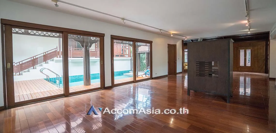 5  3 br House for rent and sale in Sukhumvit ,Bangkok BTS Ekkamai at The classical charming AA28268