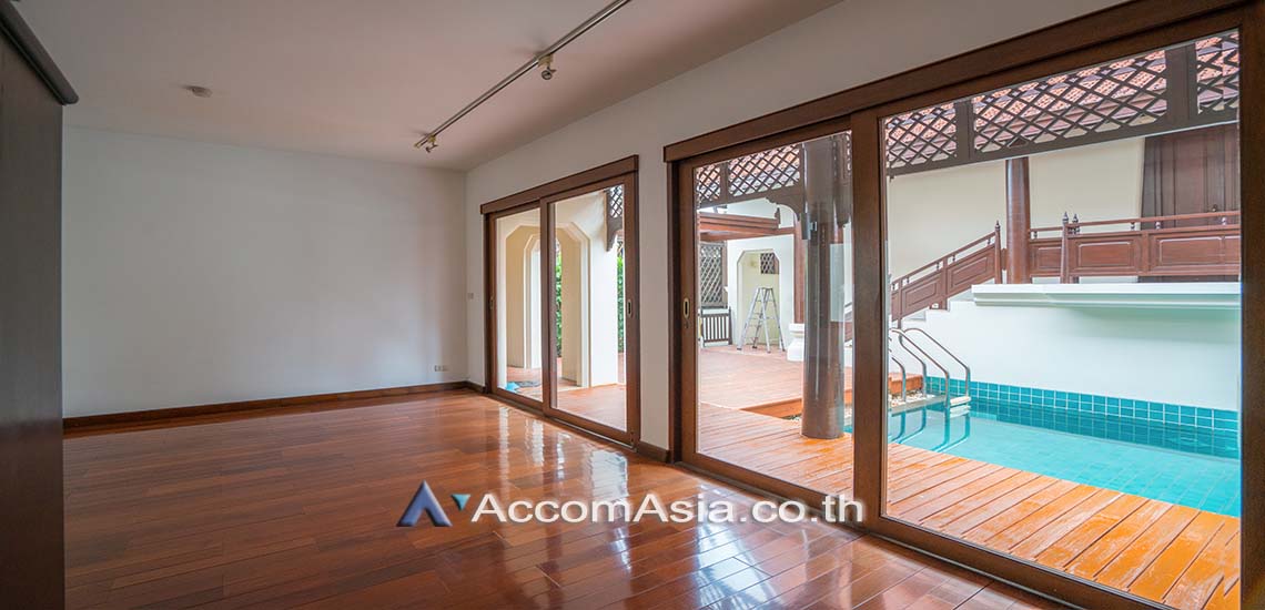 7  3 br House for rent and sale in Sukhumvit ,Bangkok BTS Ekkamai at The classical charming AA28268