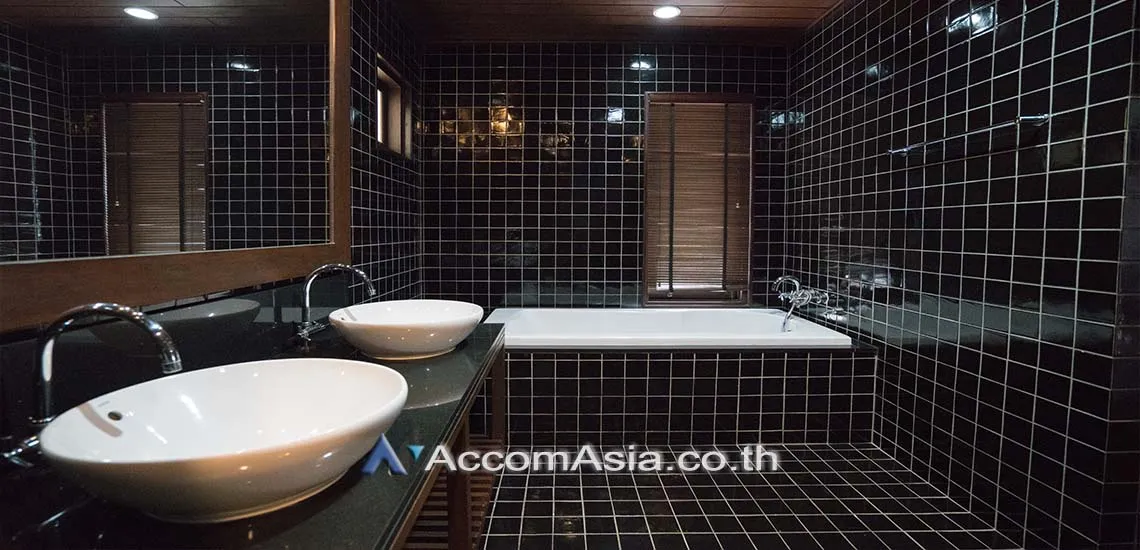 14  3 br House for rent and sale in Sukhumvit ,Bangkok BTS Ekkamai at The classical charming AA28268