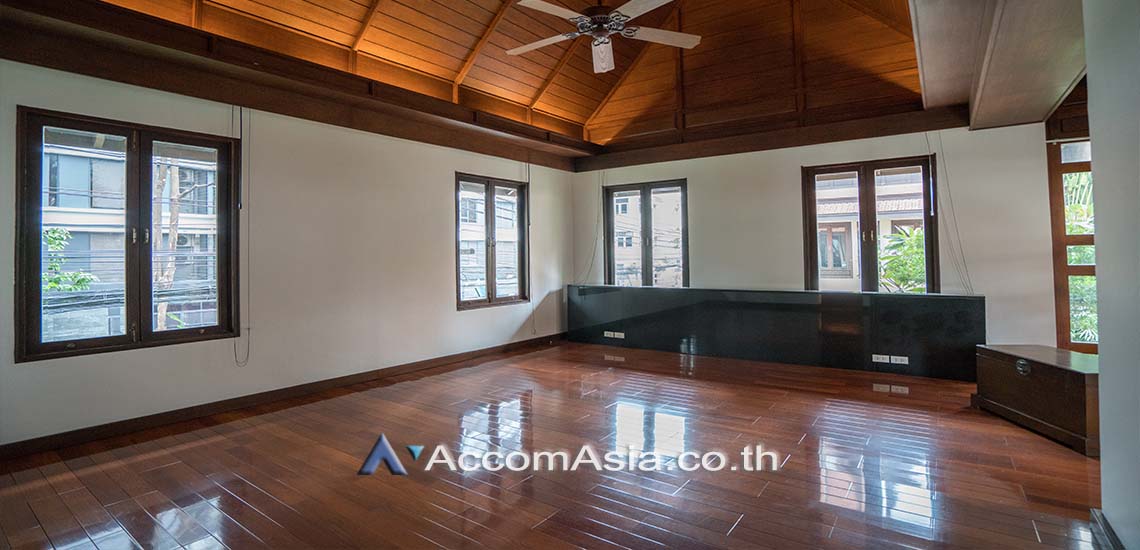 8  3 br House for rent and sale in Sukhumvit ,Bangkok BTS Ekkamai at The classical charming AA28268