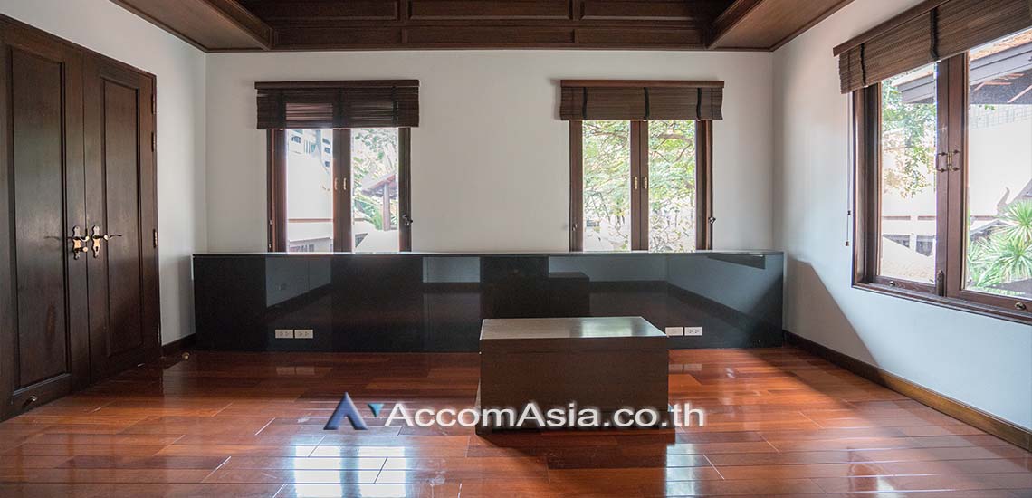 9  3 br House for rent and sale in Sukhumvit ,Bangkok BTS Ekkamai at The classical charming AA28268