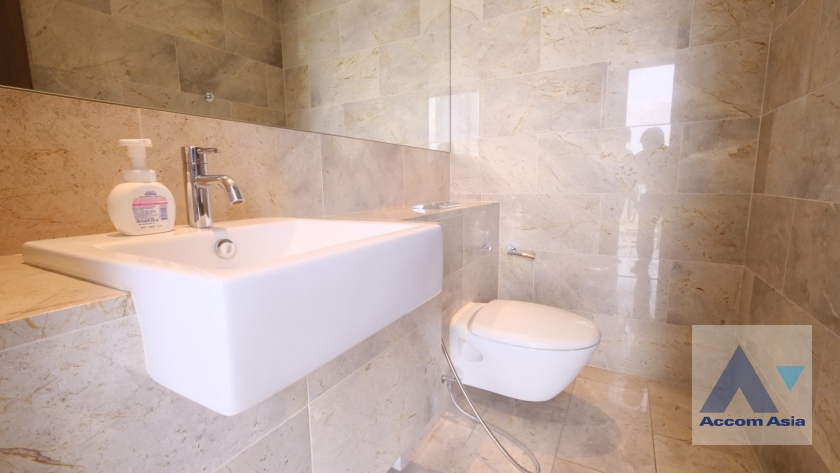 19  3 br Condominium For Rent in Ploenchit ,Bangkok BTS Ratchadamri at Hansar Residence AA28289