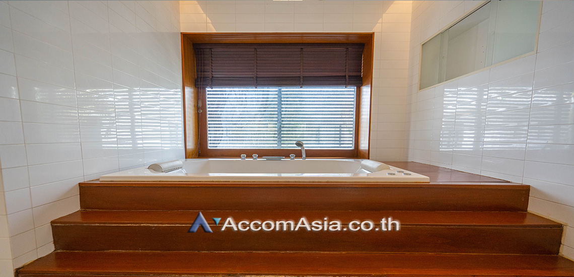 32  5 br House For Rent in Pattanakarn ,Bangkok BTS On Nut at Panya Pattanakarn Village AA28363