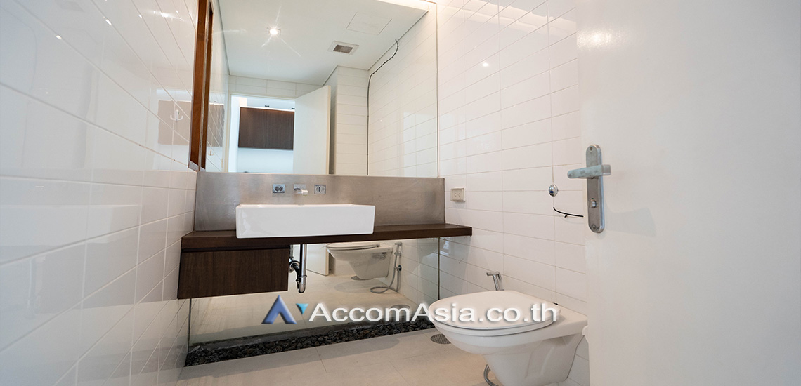 28  5 br House For Rent in Pattanakarn ,Bangkok BTS On Nut at Panya Pattanakarn Village AA28363