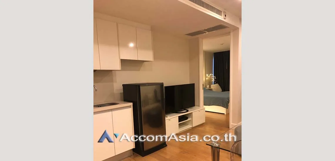 unit 1 Bedroom  Condominium For Sale in Silom, Bangkok  near BTS Chong Nonsi (AA28409)