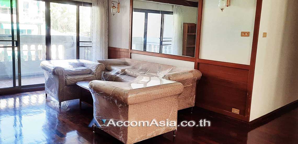 unit 3 Bedrooms  Apartment For Rent in Sukhumvit, Bangkok  near BTS Nana (AA28433)