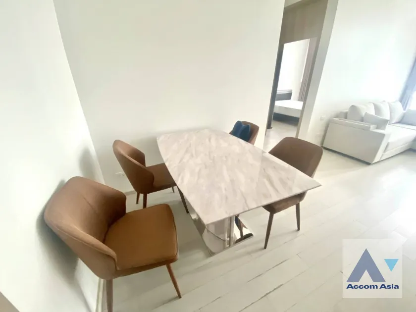 unitCorner Unit |  2 Bedrooms  Condominium For Rent in Ploenchit, Bangkok  near BTS Ploenchit (AA28826)