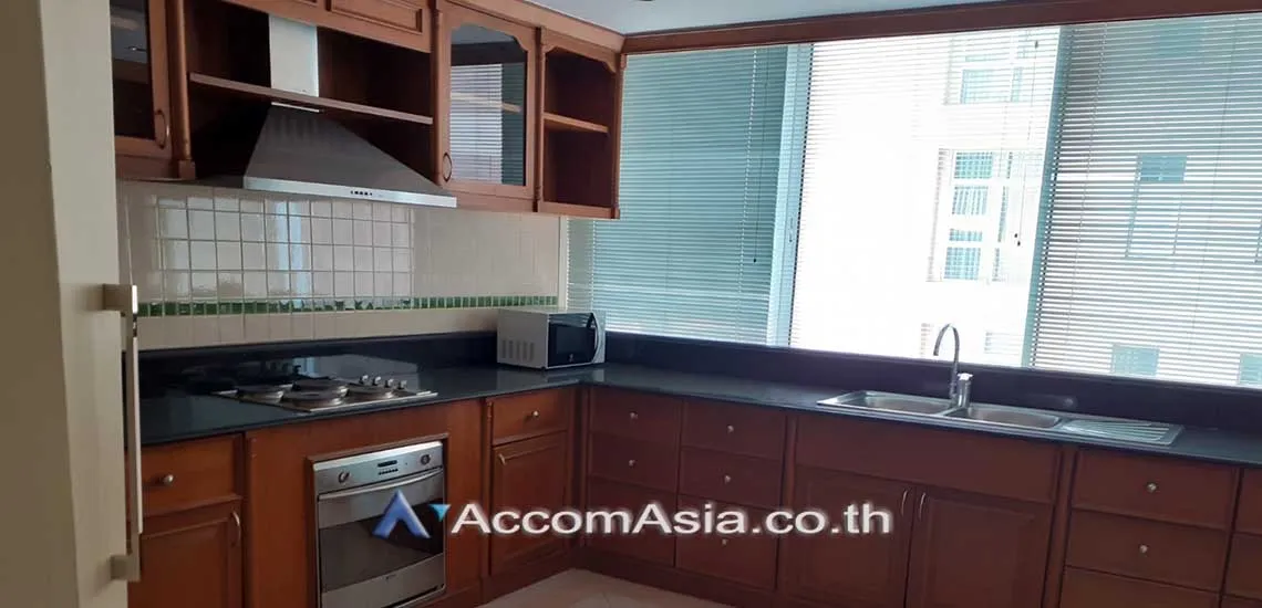 unit 3 Bedrooms  Condominium For Rent in Ploenchit, Bangkok  near BTS Chitlom (AA29393)