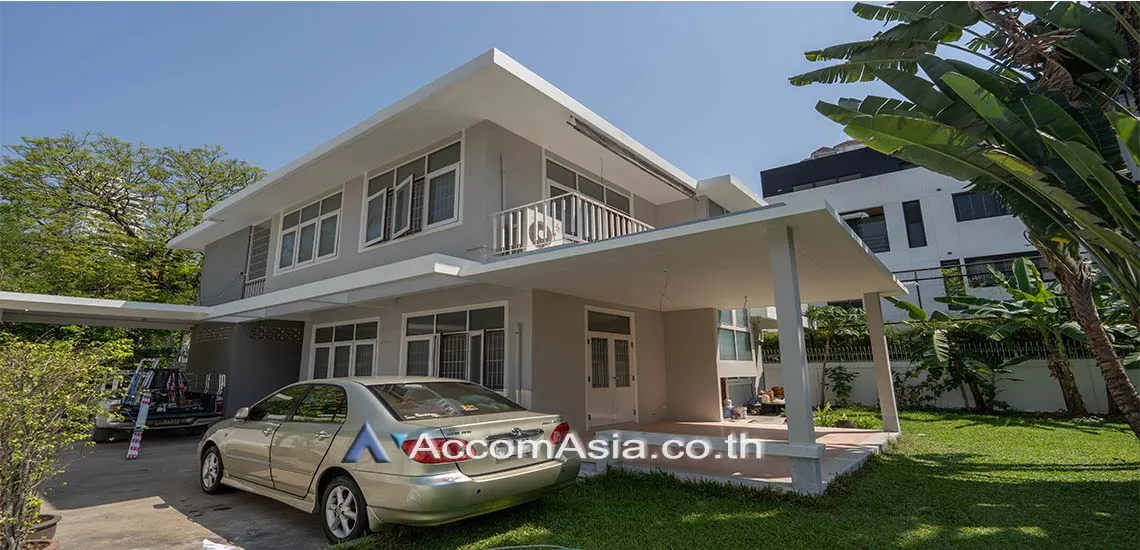 unitHome Office, Pet friendly |  3 Bedrooms  House For Rent & Sale in Sukhumvit, Bangkok  near BTS Thong Lo (AA29407)