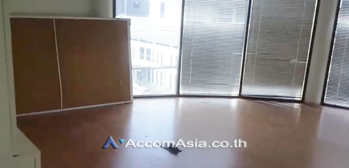 unit Building For Sale in Ratchadaphisek, Bangkok  near MRT Huai Khwang (AA29734)
