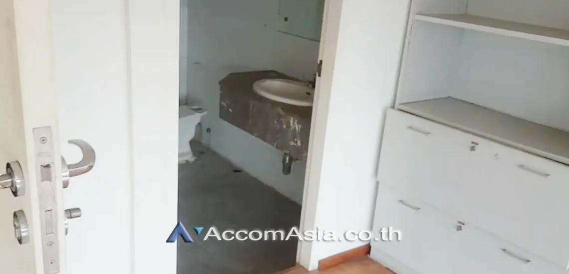 7  Building For Sale in Ratchadaphisek ,Bangkok MRT Huai Khwang AA29734