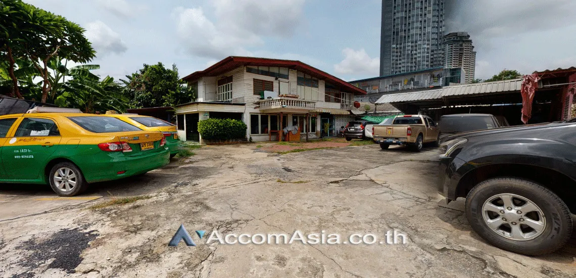 unit 3 Bedrooms  House For Sale in Sathorn, Bangkok  near BTS Chong Nonsi (AA29764)