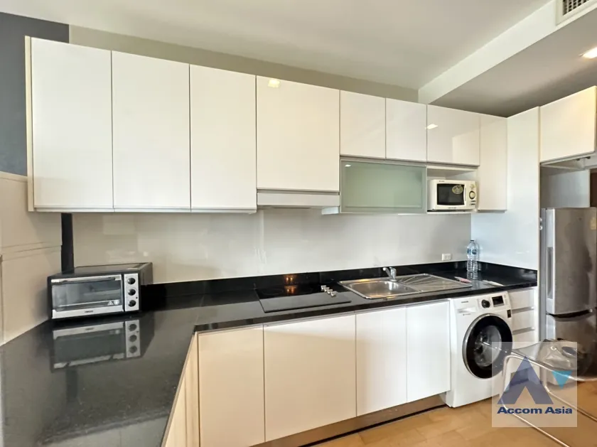 unit 2 Bedrooms  Condominium For Rent in Sukhumvit, Bangkok  near BTS Ekkamai (AA29794)