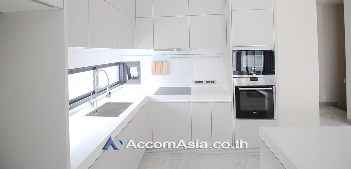 unit 4 Bedrooms  House For Rent in Sukhumvit, Bangkok  (AA29825)