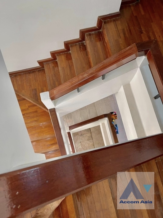 13  8 br Townhouse For Rent in Sukhumvit ,Bangkok BTS Nana AA29833