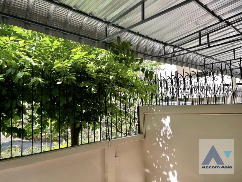 18  8 br Townhouse For Rent in Sukhumvit ,Bangkok BTS Nana AA29833